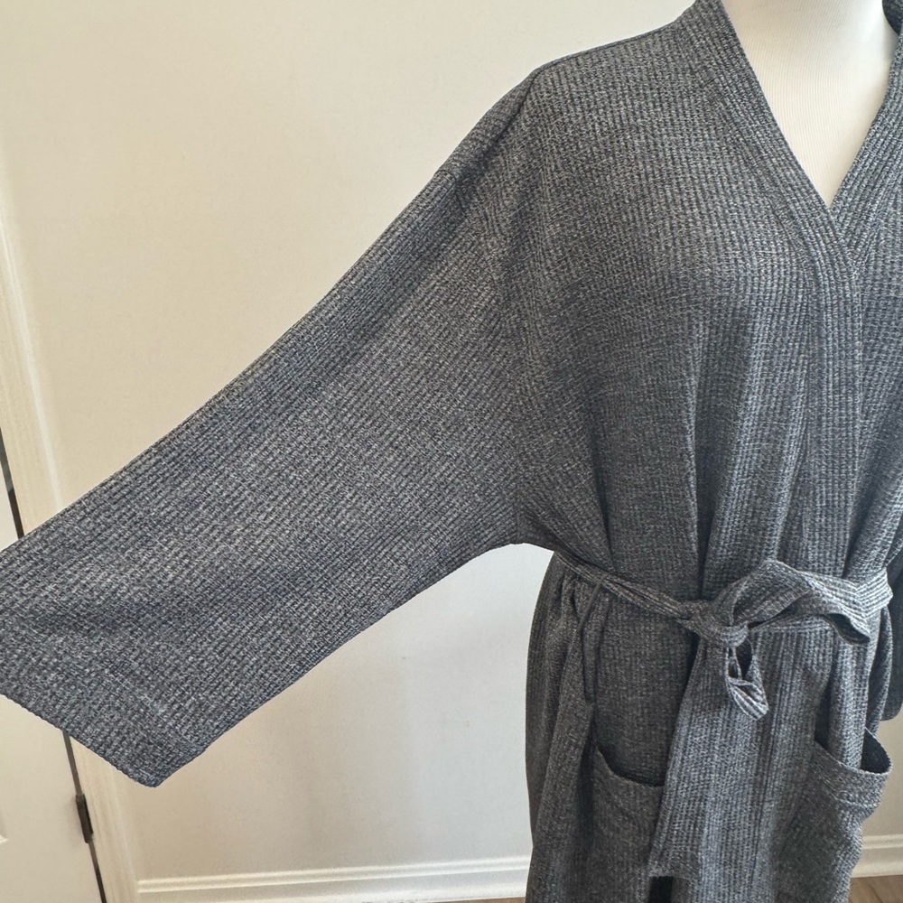 Knix Charcoal Textured Waffle Robe - Plus Size - Picture 2 of 6